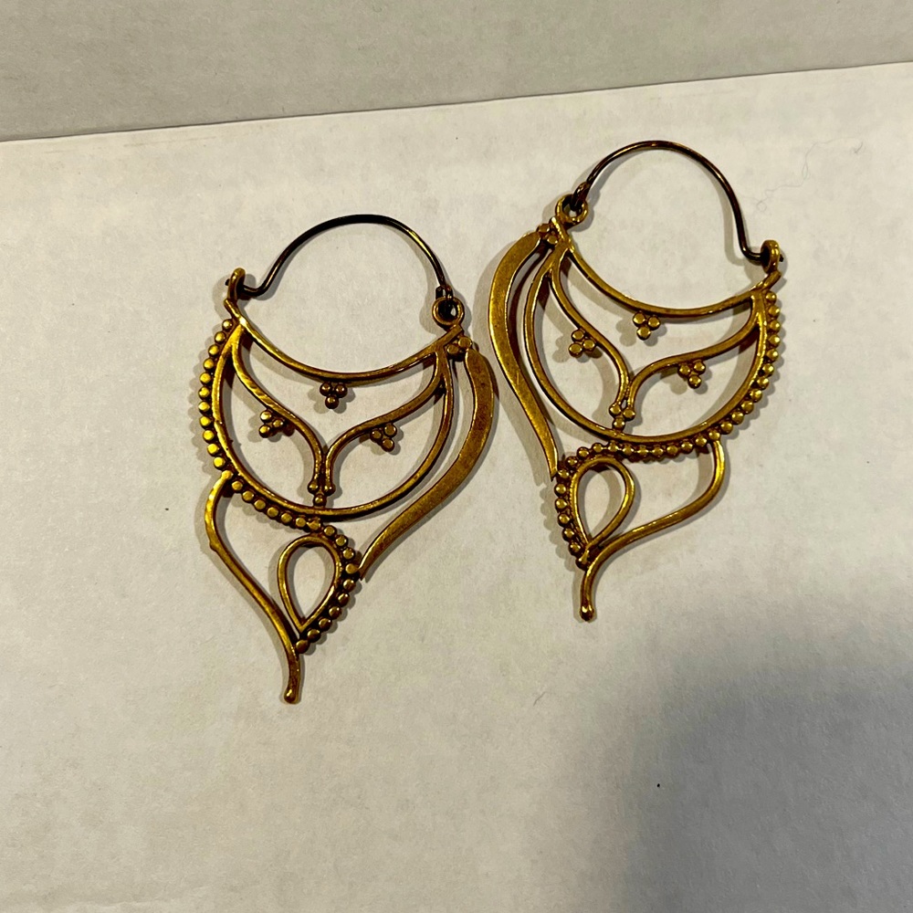 Gold tone dangle earrings